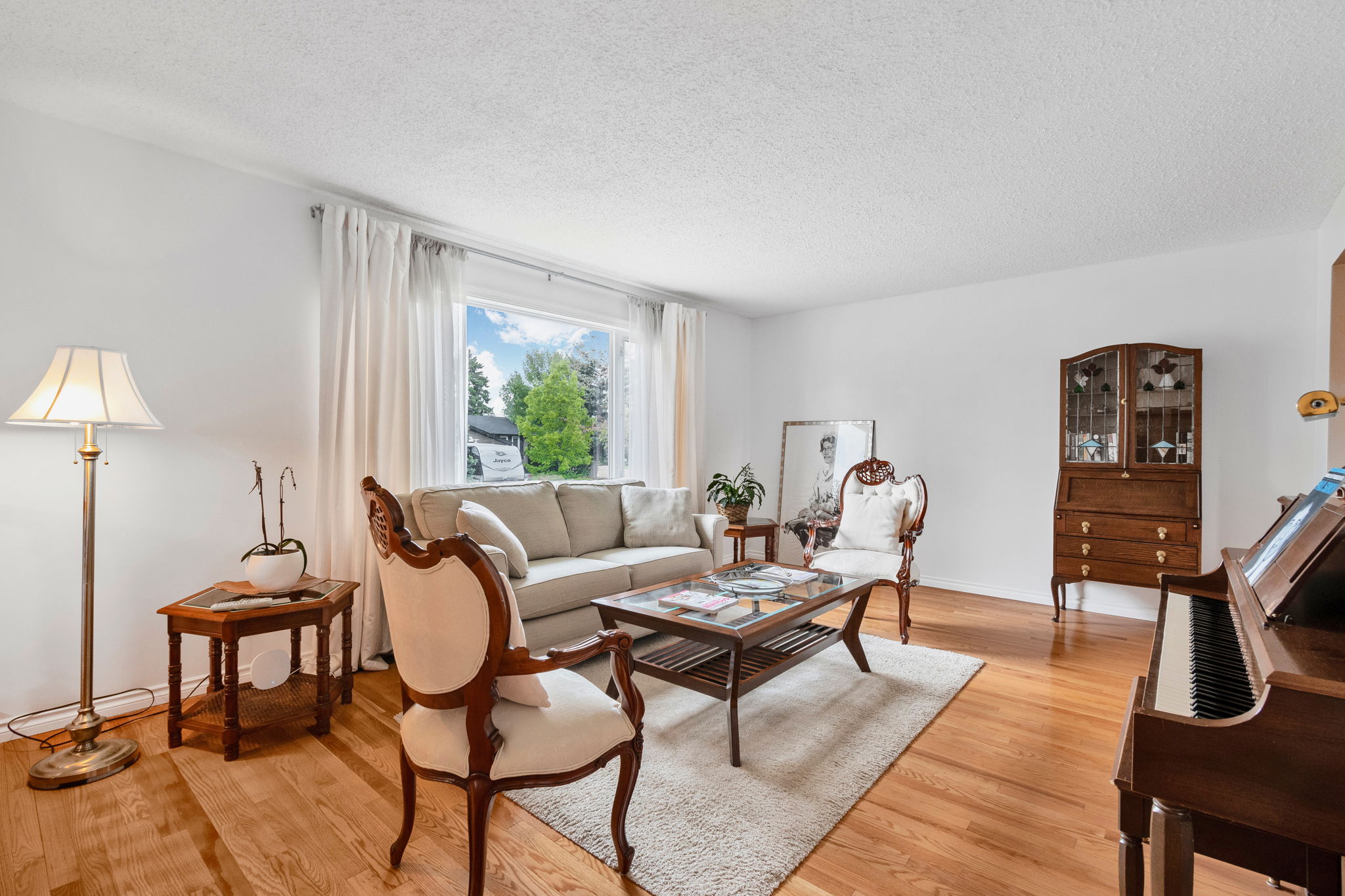 Living area at 10715 33 Ave NW Edmonton